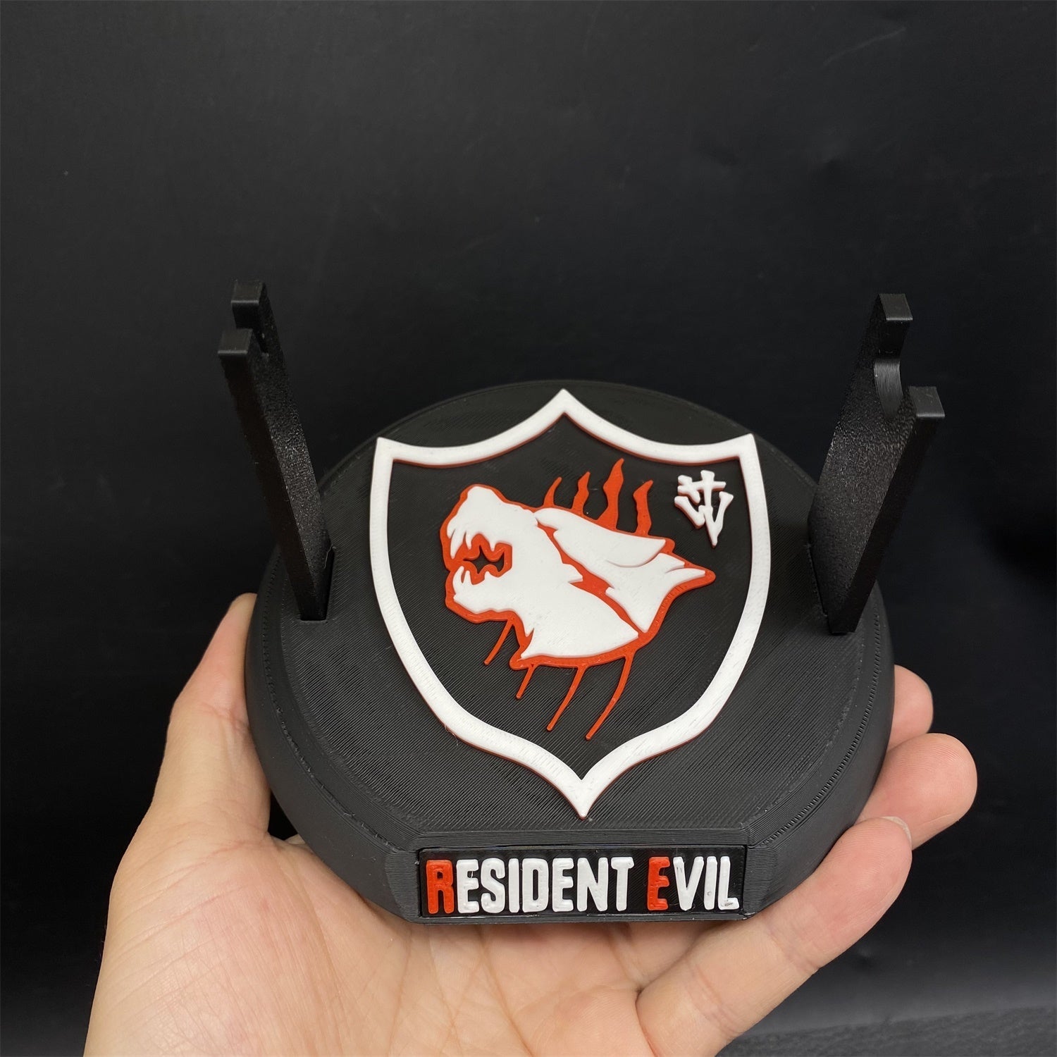 Re8 Chris Karambit 3D Printing Display Holder 1 PCS - Tophatter Daily Deals