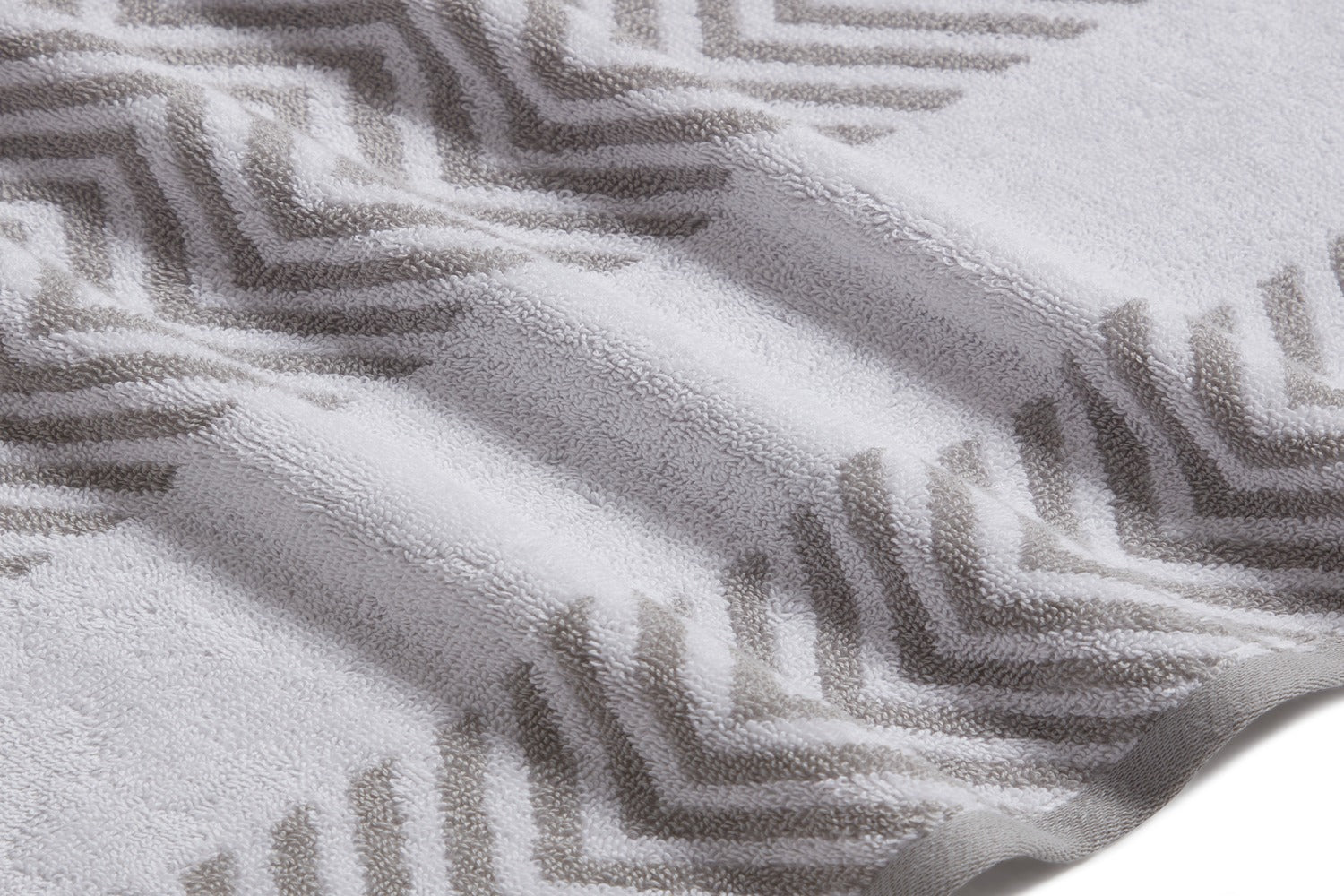 Kathy Ireland 6 Piece Chevron Jacquard Towel Set with Lets Dry Bath Towel - Tophatter Daily Deals