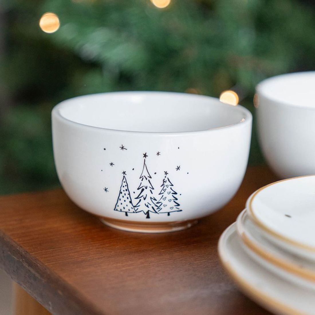 Ceramic Christmas Tree Bowl | Perfect for Snacks, Nibbles, or Desserts - 12cm Bowl - Tophatter Daily Deals