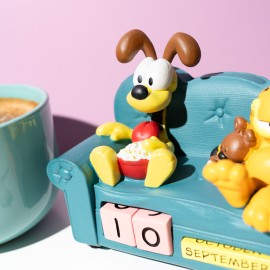 Garfield - Officially Licensed 3D Perpetual Calendar Collectible Merchandise - Tophatter Daily Deals