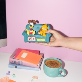 Garfield - Officially Licensed 3D Perpetual Calendar Collectible Merchandise - Tophatter Daily Deals