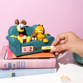 Garfield - Officially Licensed 3D Perpetual Calendar Collectible Merchandise - Tophatter Daily Deals