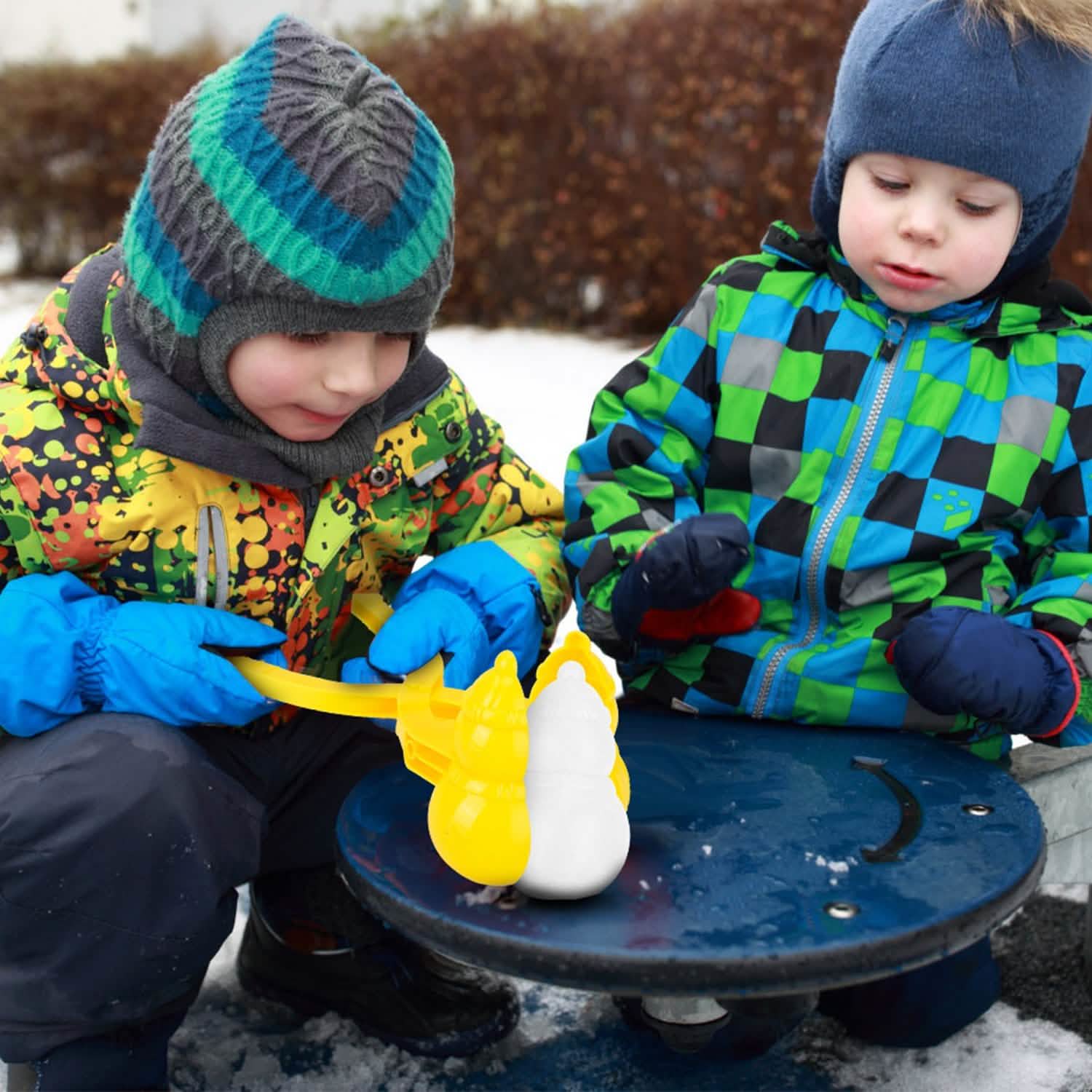 4-Pack: Snowball Makers Set Clip Snow Molds Toys & Games - Tophatter Daily Deals