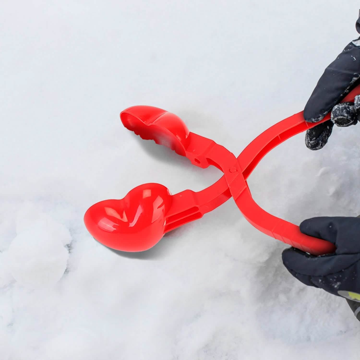 4-Pack: Snowball Makers Set Clip Snow Molds Toys & Games - Tophatter Daily Deals