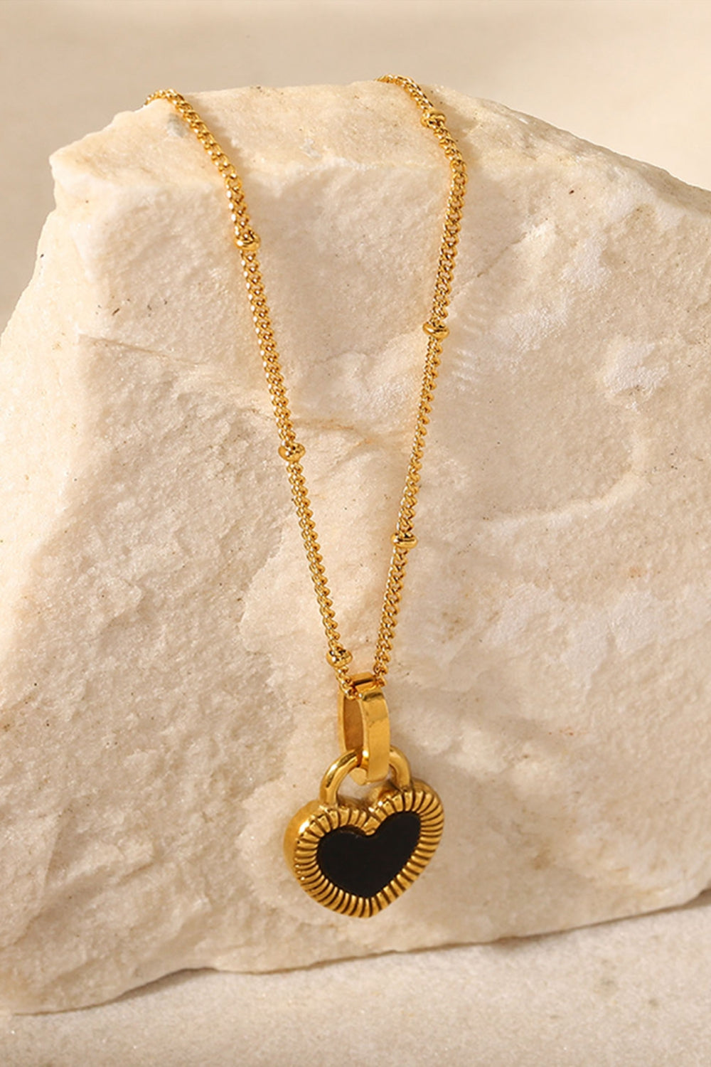 Contrast Heart Pendant Necklace Necklaces - Tophatter Daily Deals