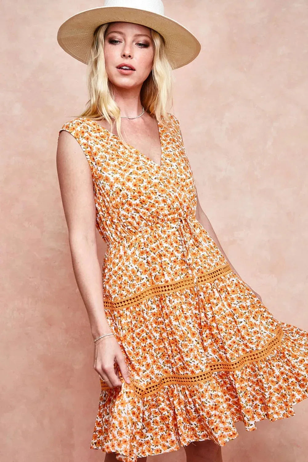 BiBi Floral V-Neck Sleeveless Dress Floral Casual Dresses - Tophatter Daily Deals