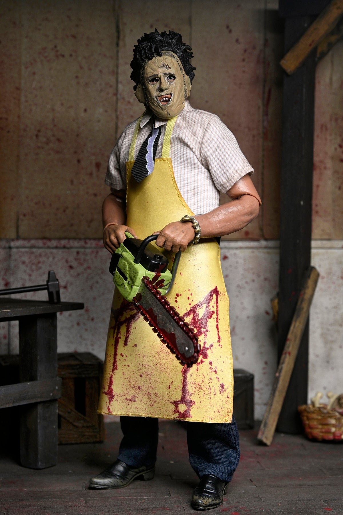 The Texas Chain Saw Massacre – Official Clothed Leatherface Action Figure Action Figure - Tophatter Daily Deals