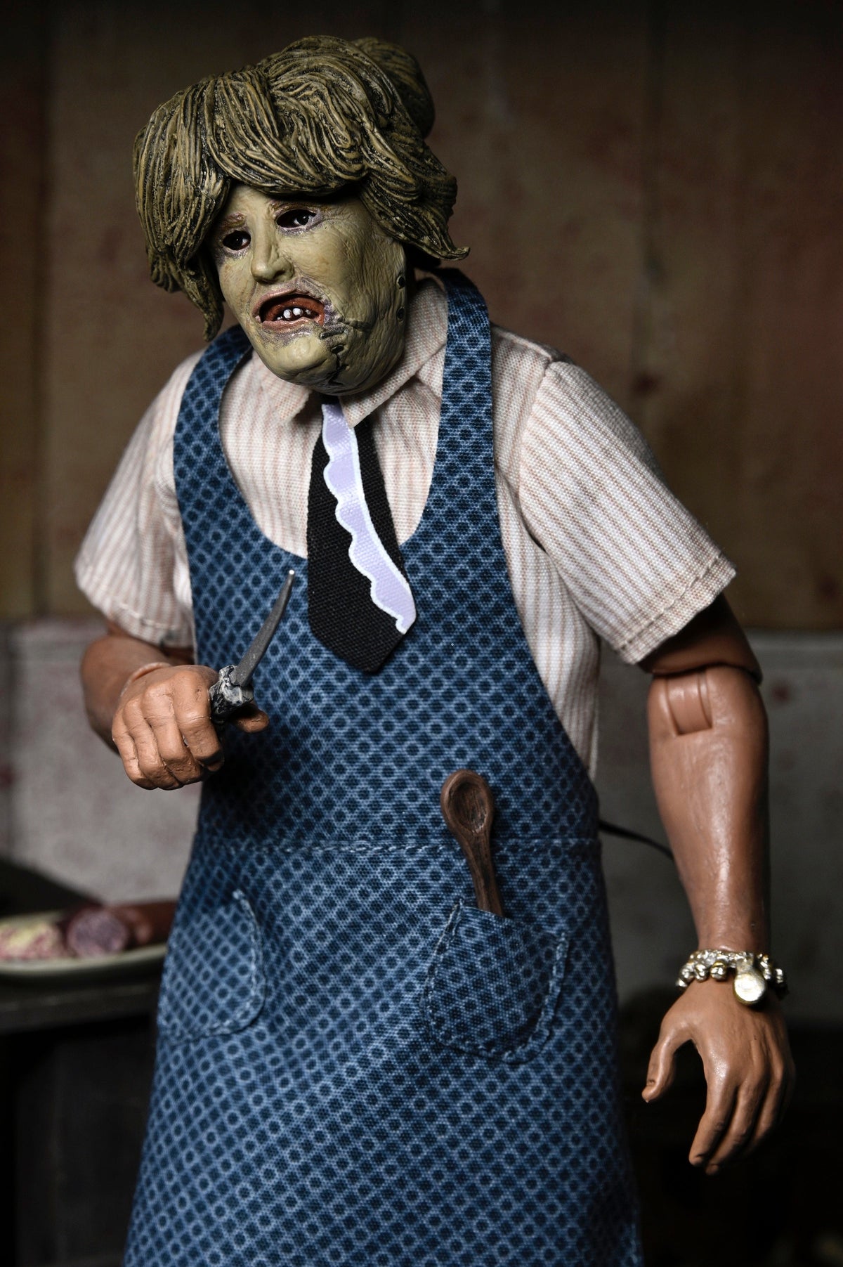 The Texas Chainsaw Massacre – Leatherface (Old Lady Mask) Clothed Action Figure Mask - Tophatter Daily Deals