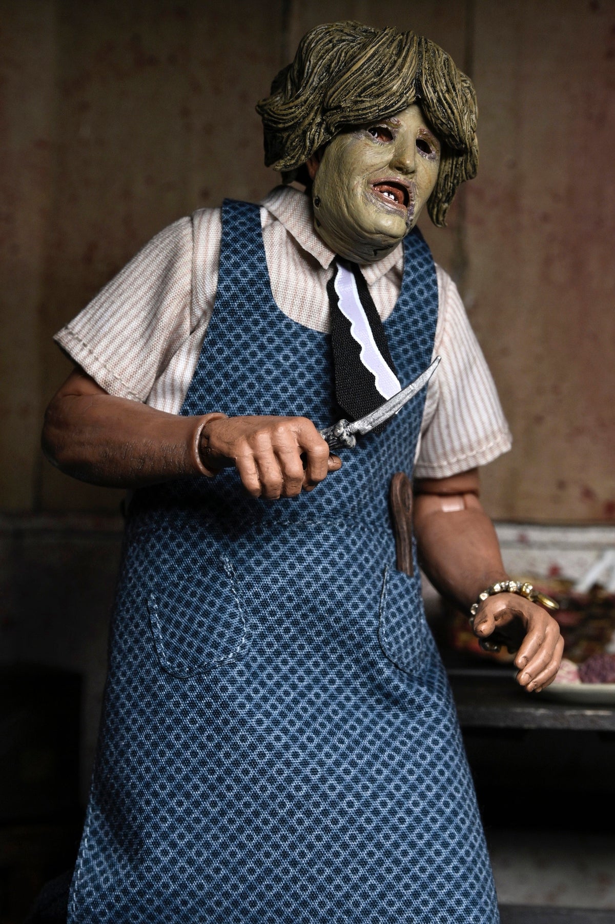 The Texas Chainsaw Massacre – Leatherface (Old Lady Mask) Clothed Action Figure Mask - Tophatter Daily Deals