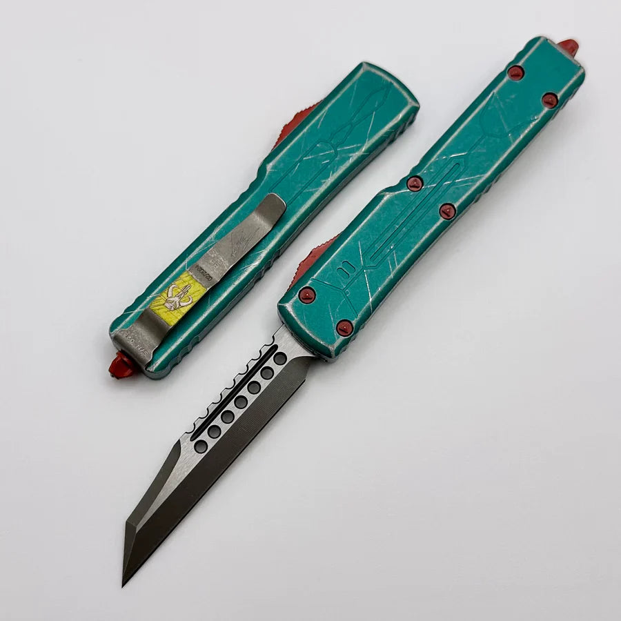 Micrtoech UTX-70 - Bounty Hunter - Warhound Blade - Distressed Chassis - 419W-10BH Automatic Knives - Tophatter Daily Deals