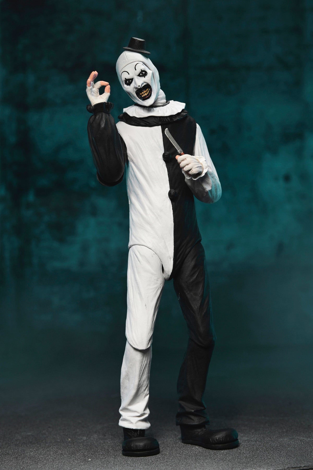 Terrifier – Ultimate Art the Clown Action Figure Action Figure - Tophatter Daily Deals