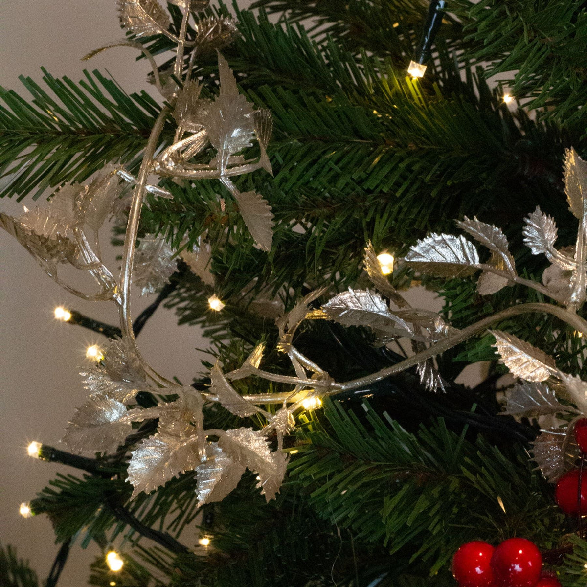 Champagne Gold Leaf Christmas Garland | Artificial Foliage Garland Leaves -170cm Garland - Tophatter Daily Deals