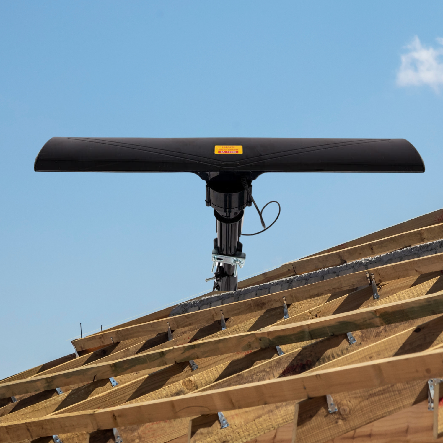 Outdoor TV Antenna Omnidirectional With Amplifier 990 Miles - Tophatter Daily Deals