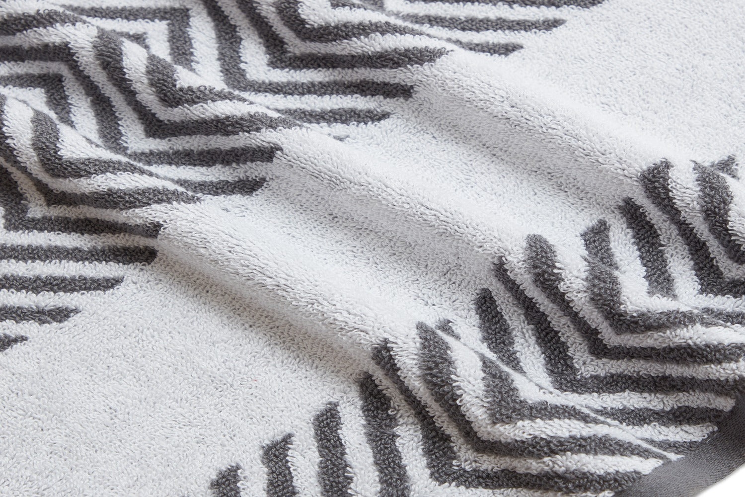 Kathy Ireland 6 Piece Chevron Jacquard Towel Set with Lets Dry Bath Towel - Tophatter Daily Deals