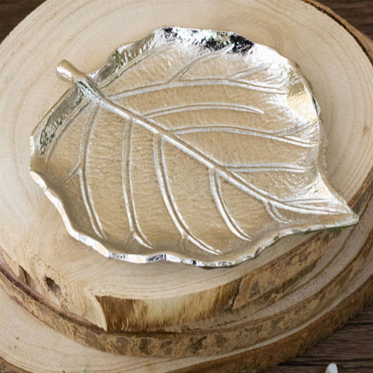 Silver Leaf Trinket Dish | Silver Aluminium Embossed Leaf Shaped Trinket Tray Trinket Dish - Tophatter Daily Deals