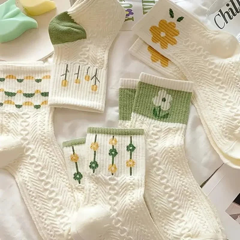 5-Pairs: Stylish Retro Floral Socks Women's Socks & Hosiery - Tophatter Daily Deals