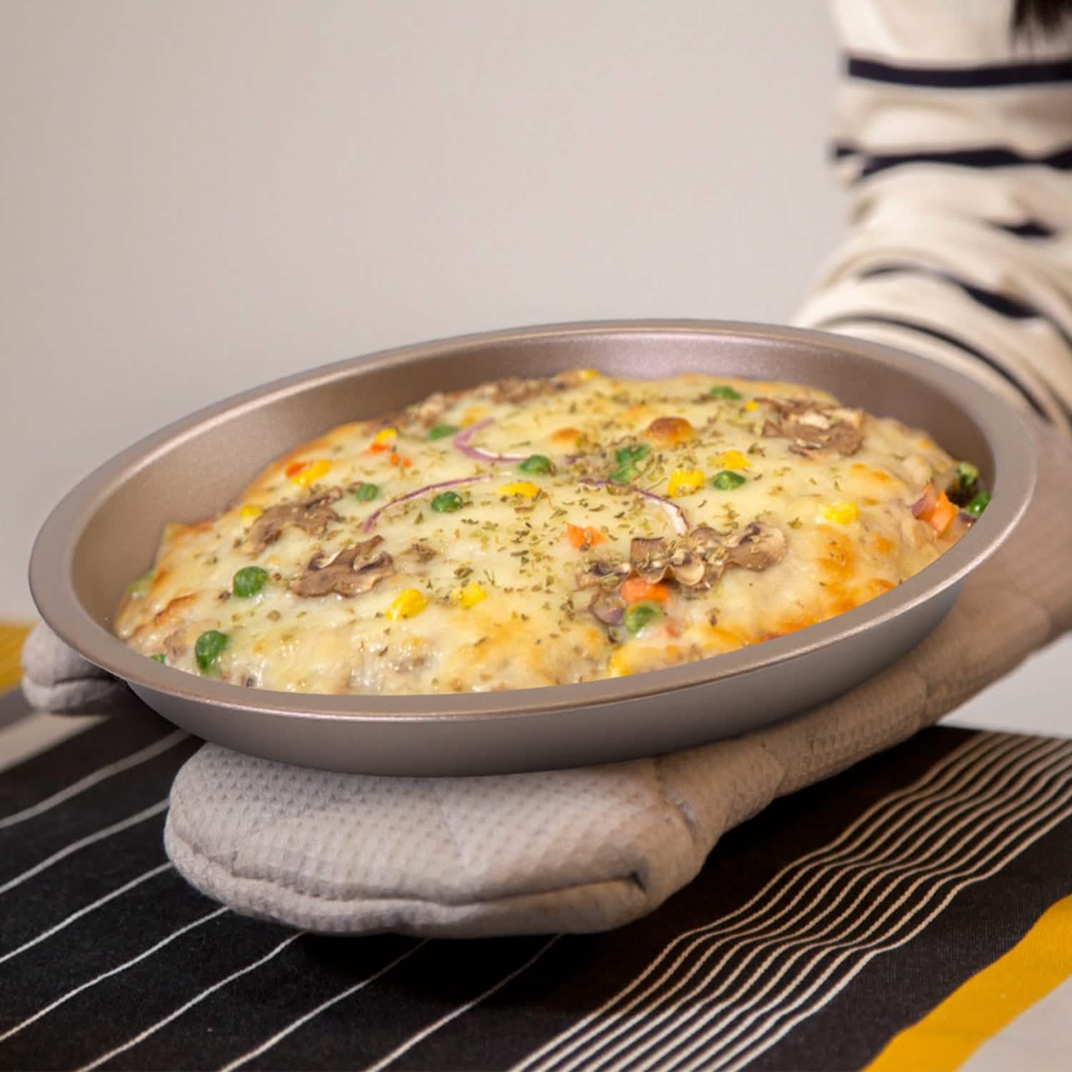 5-Piece: Nonstick Bakeware Set Kitchen Tools & Gadgets - Tophatter Daily Deals