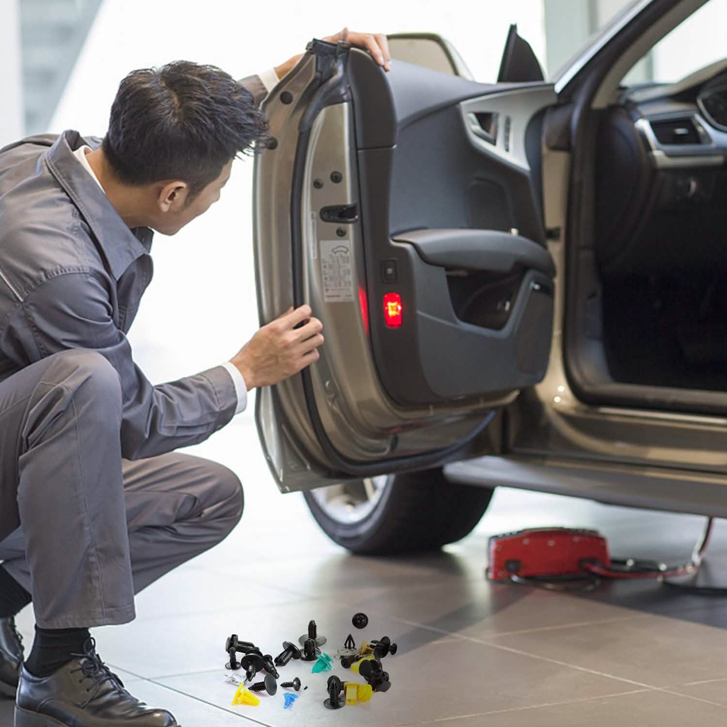 500-Pieces: 30 Kinds Bumper Fastener Rivets Automotive - Tophatter Daily Deals