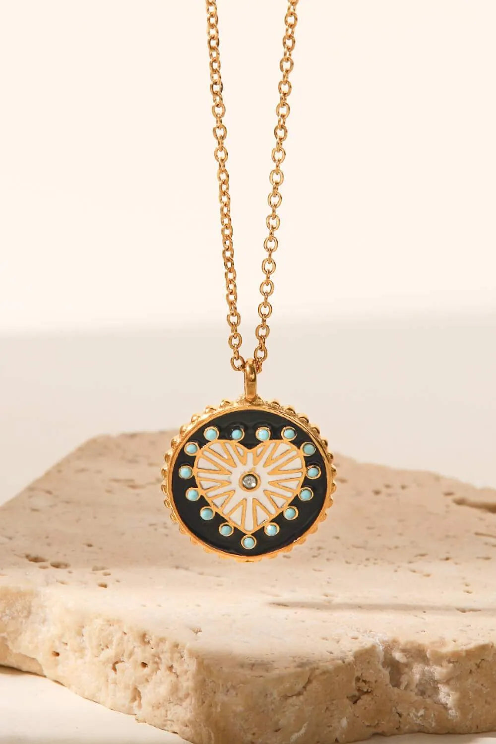 Heart Design Round Pendant Necklace Necklaces - Tophatter Daily Deals