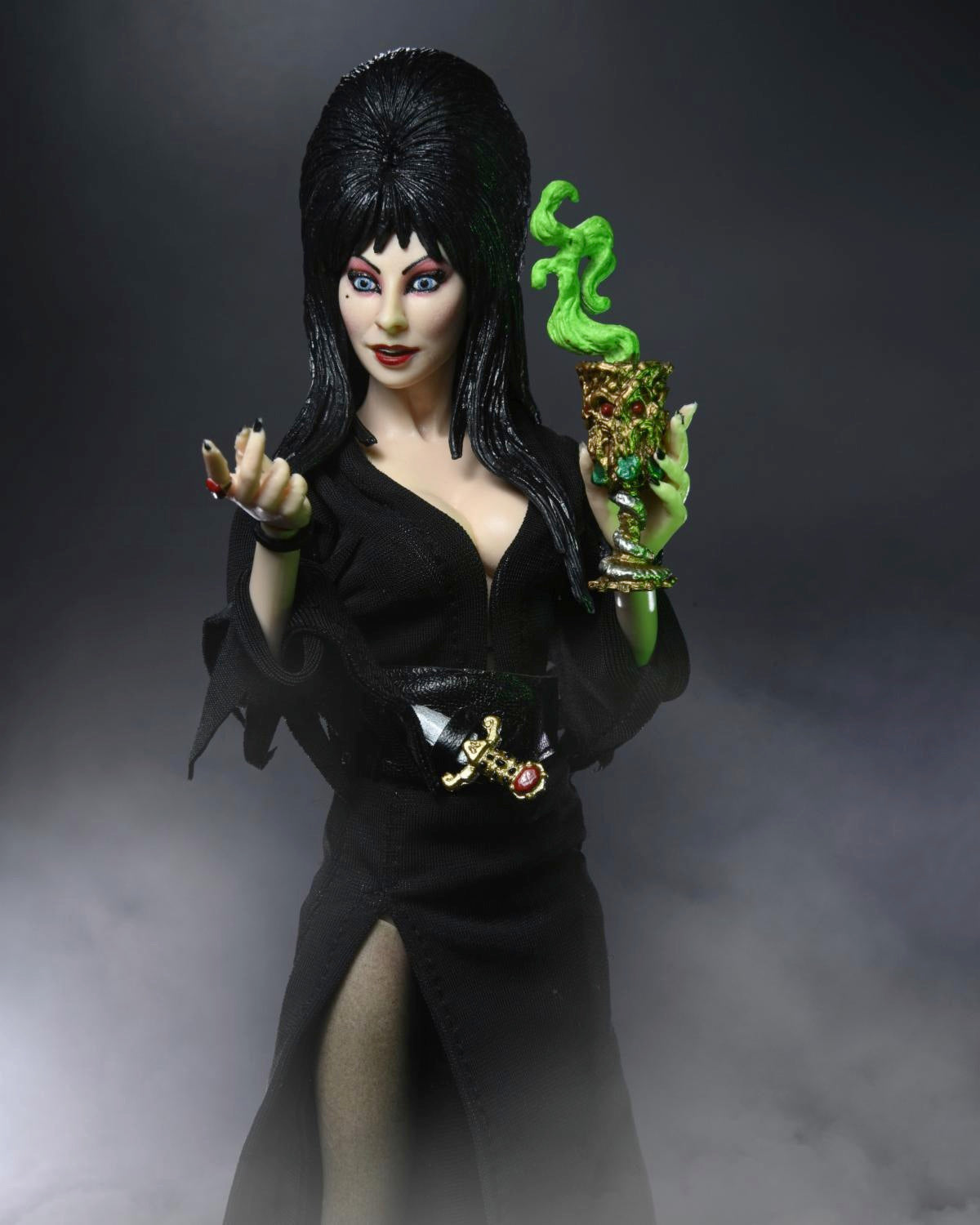 Elvira, Mistress of the Dark – Elvira Clothed Action Figure Action Figure - Tophatter Daily Deals