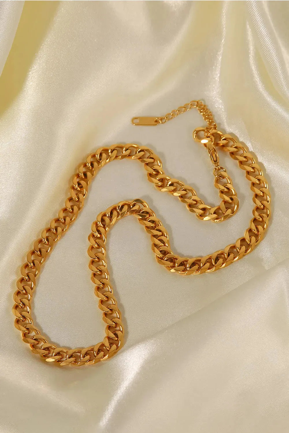 Minimalist 18K Gold Plated Curb Chain Necklace Necklaces - Tophatter Daily Deals