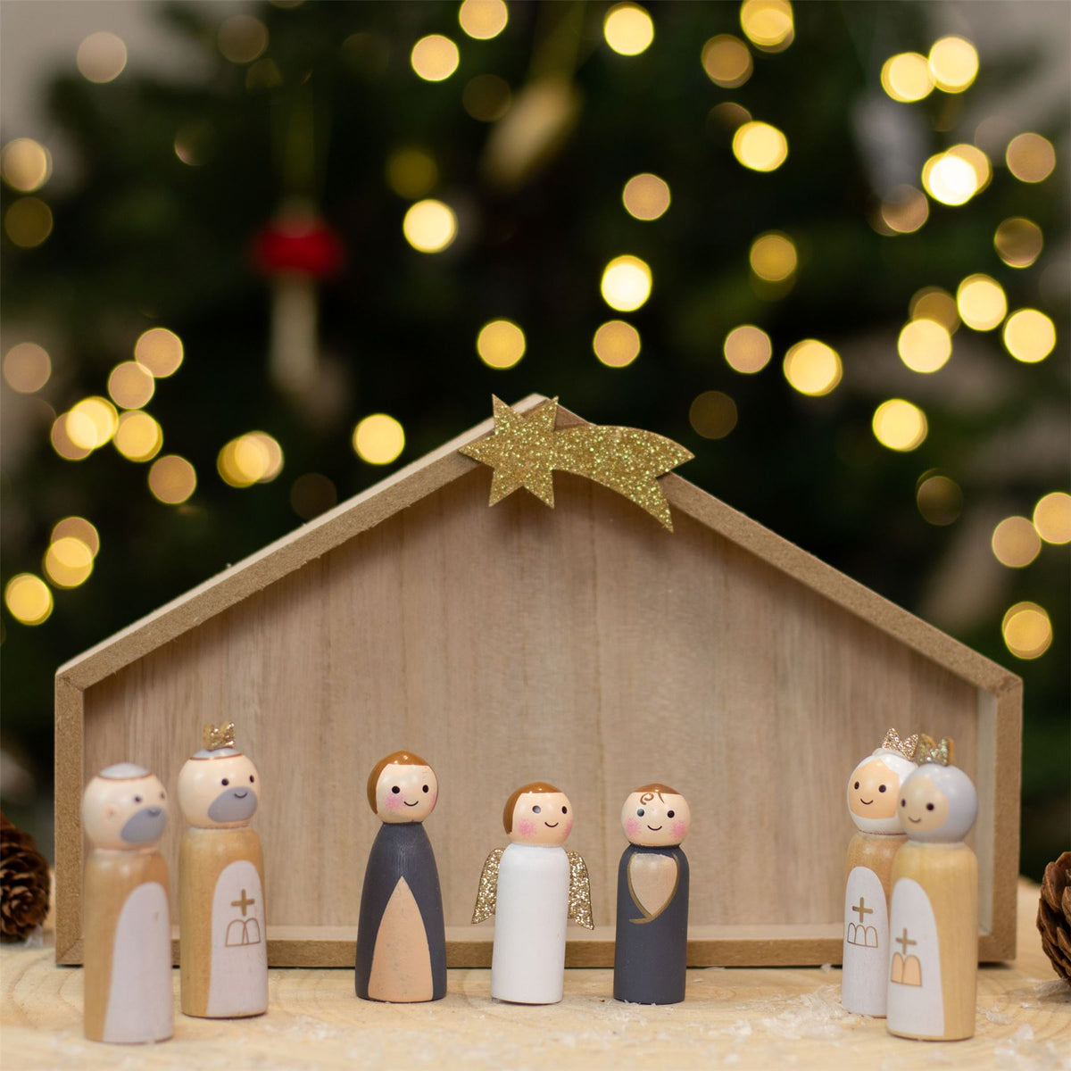 7-Piece Wooden Christmas Nativity Scene with Mini Peg Figures & Stable - 23.5cm Nativity Set - Tophatter Daily Deals