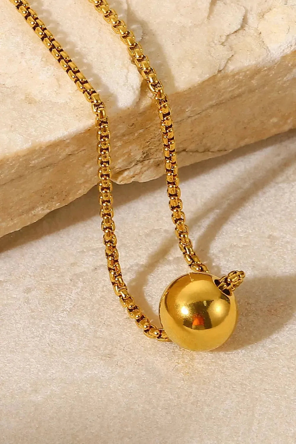 18K Gold-Plated Round Shape Pendant Necklace Necklaces - Tophatter Daily Deals