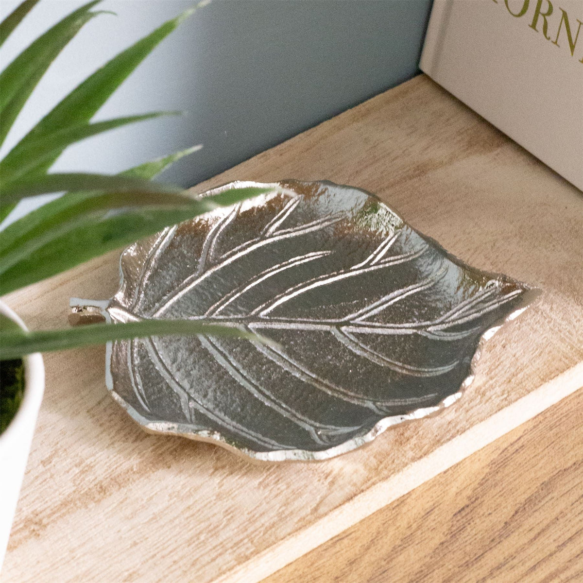 Silver Leaf Trinket Dish | Silver Aluminium Embossed Leaf Shaped Trinket Tray Trinket Dish - Tophatter Daily Deals
