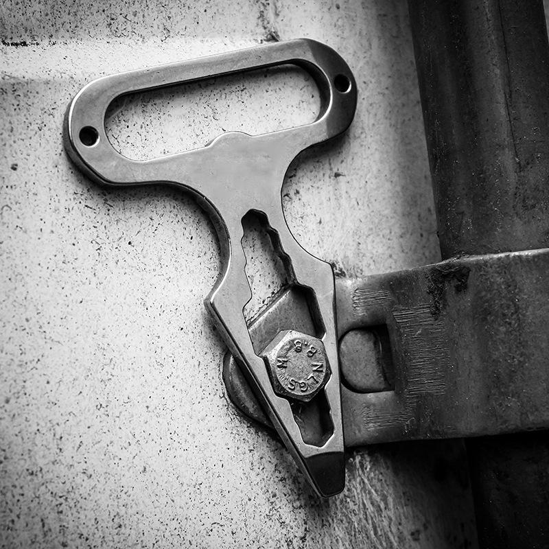 Full Stainless Self Defense Keychain Stinger Tool Brass Knuckles - Tophatter Daily Deals