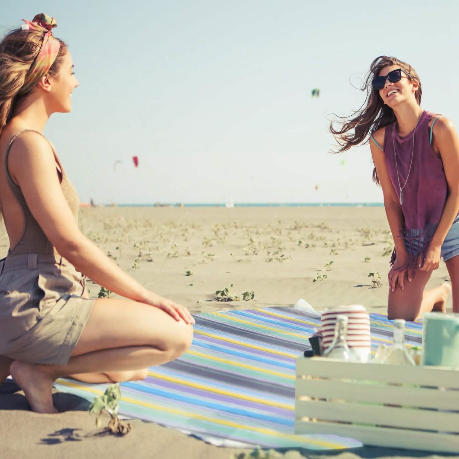 60" x 78" Foldable Waterproof Picnic Blanket with Strap Outdoor Recreation - Tophatter Daily Deals