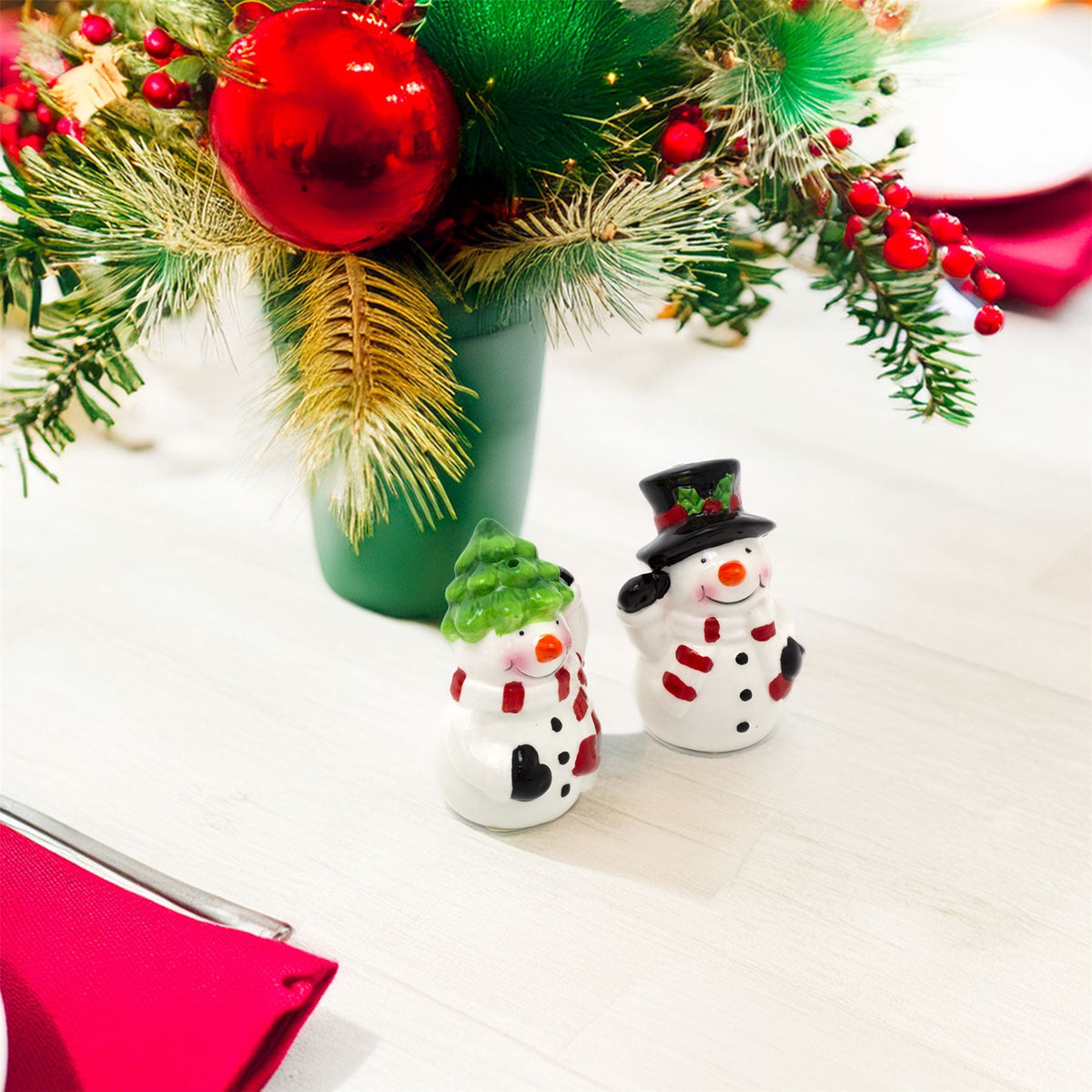 Christmas Snowman Salt & Pepper Pots | Festive Novelty Salt & Pepper Shakers Salt and Pepper Shakers - Tophatter Daily Deals
