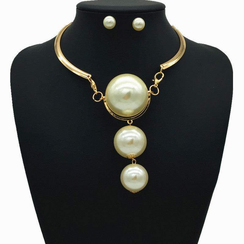 Big Pearl Pendant Necklace Exaggerated Jewelry Gold 0 - Tophatter Daily Deals