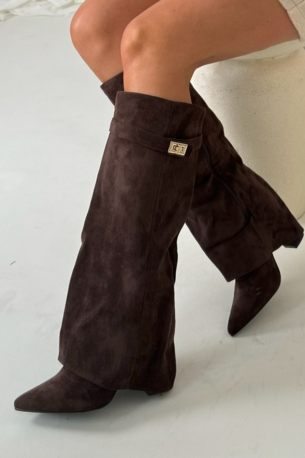 Supportive Women’s Knee-High Boots - Pointed Toe, Suede - Tophatter Daily Deals