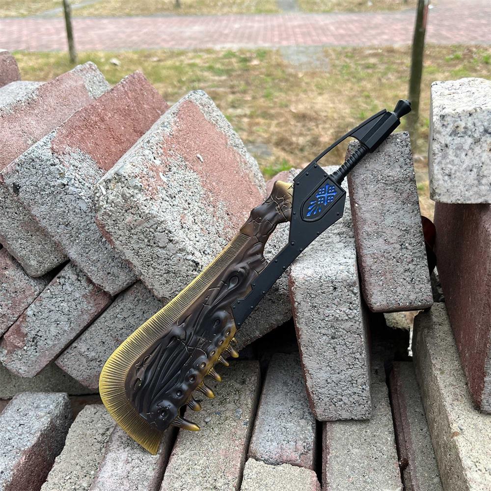 1/6 Scale MH Giant JawBlade Great Sword Metal Miniature - Tophatter Daily Deals