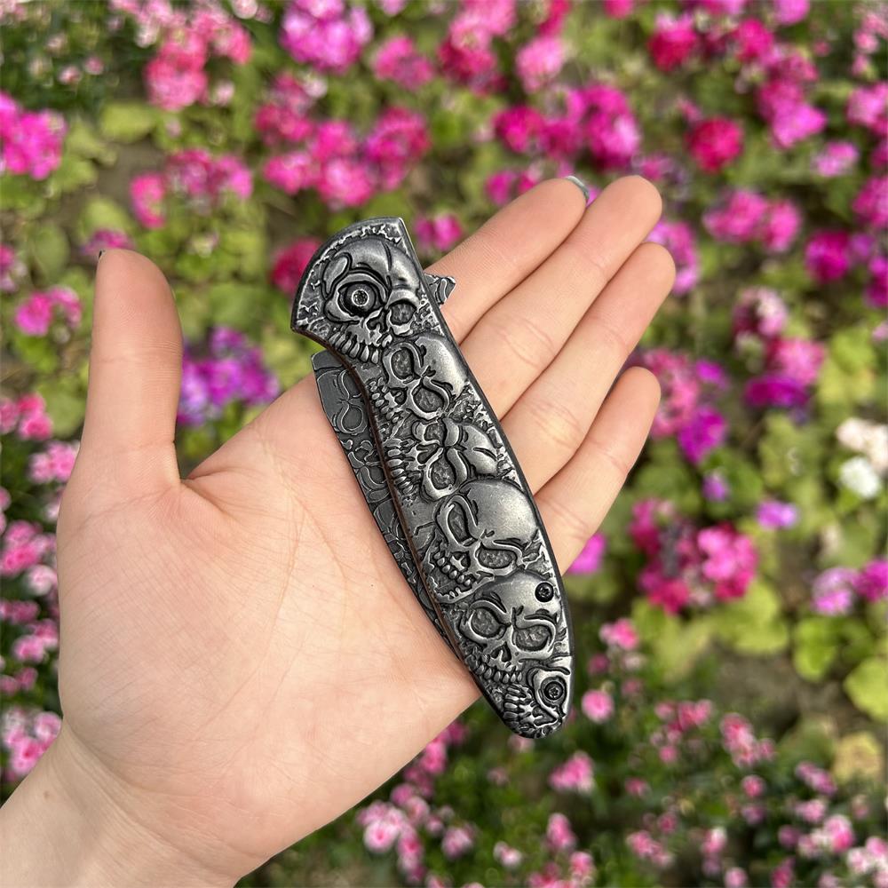 6 Skull Heads Folding Knife - Tophatter Daily Deals