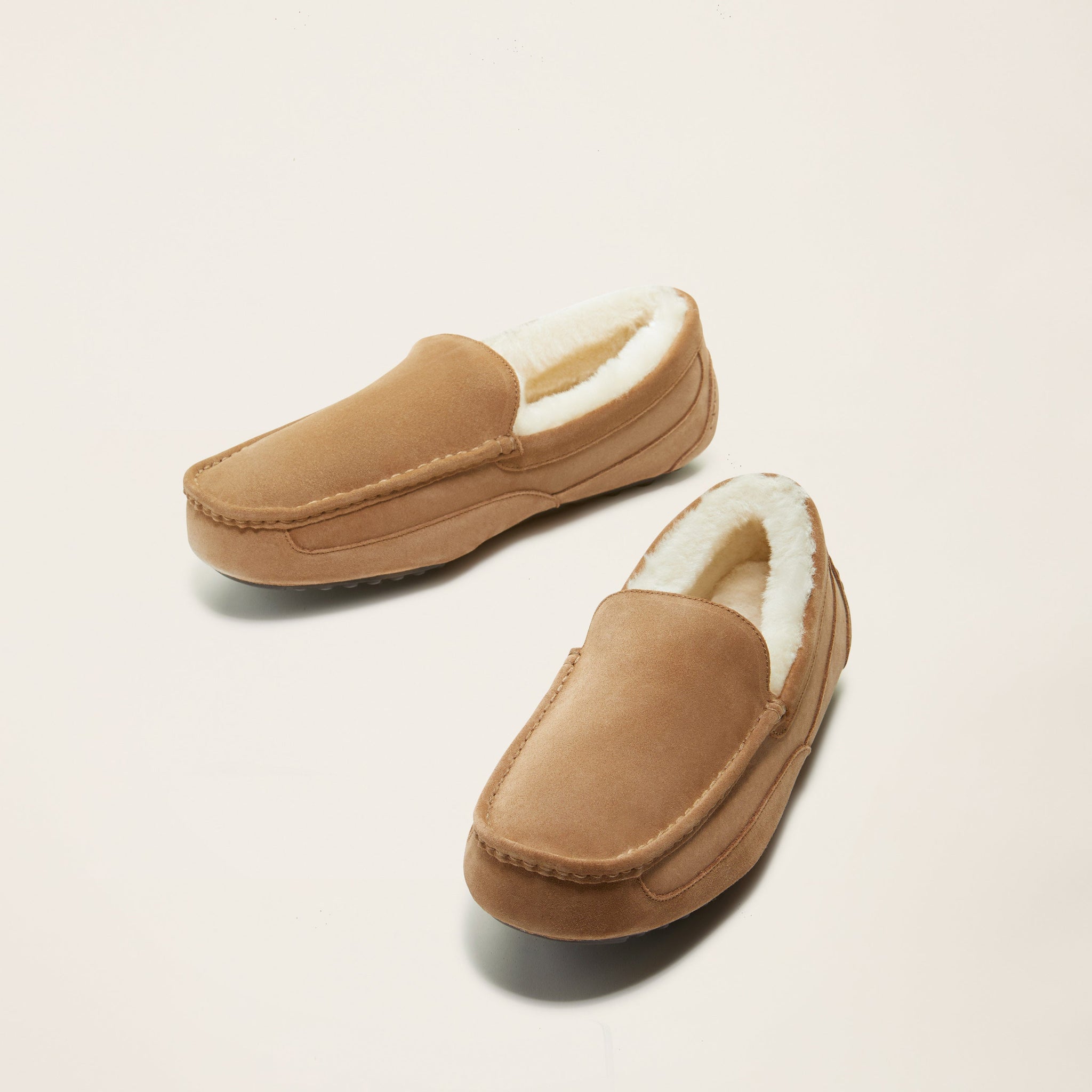 Australian Shearling Tread Men's Moccasin Slippers - Tophatter Daily Deals