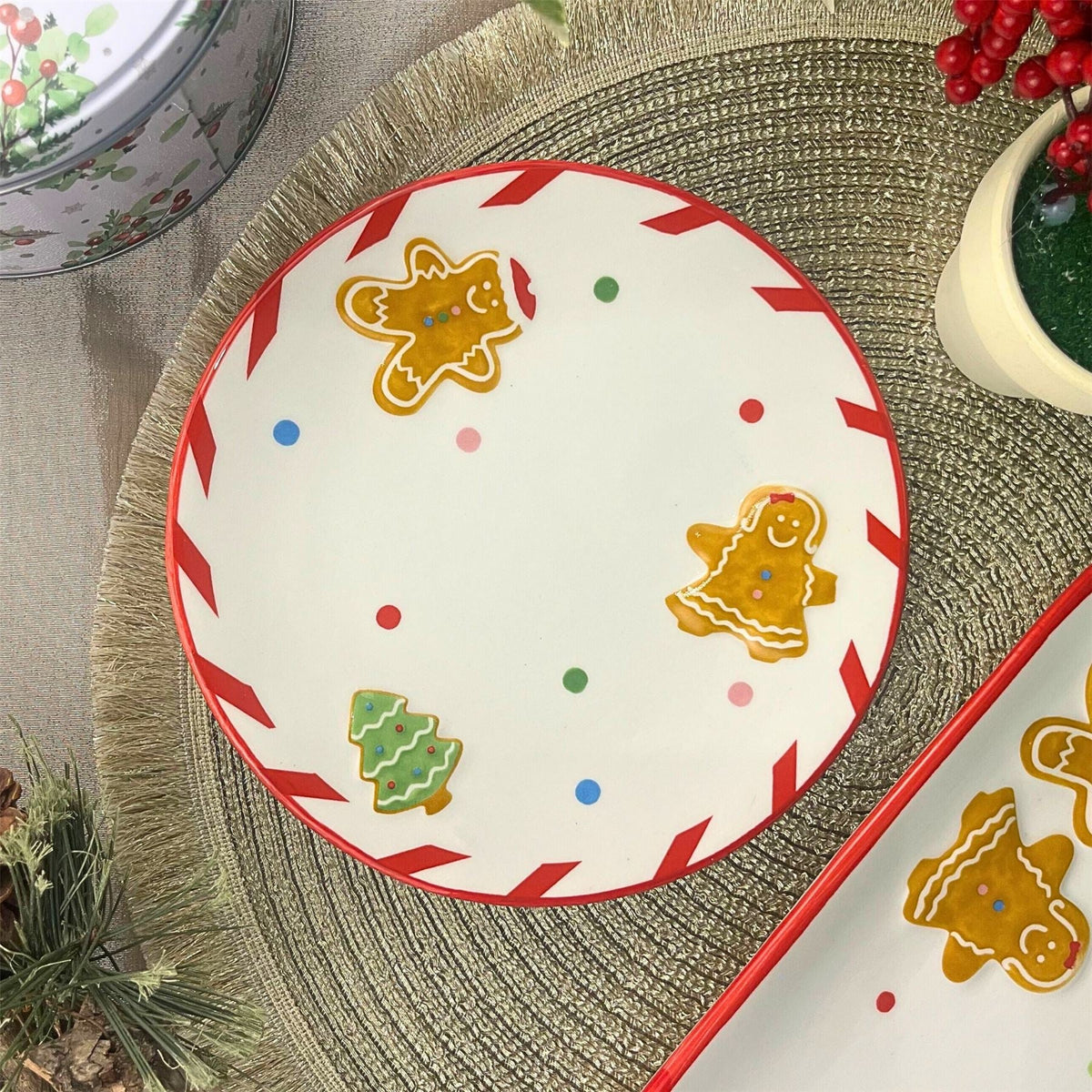 Round Ceramic Christmas Gingerbread Plate | Festive Serving Dish - 16cm Plate - Tophatter Daily Deals