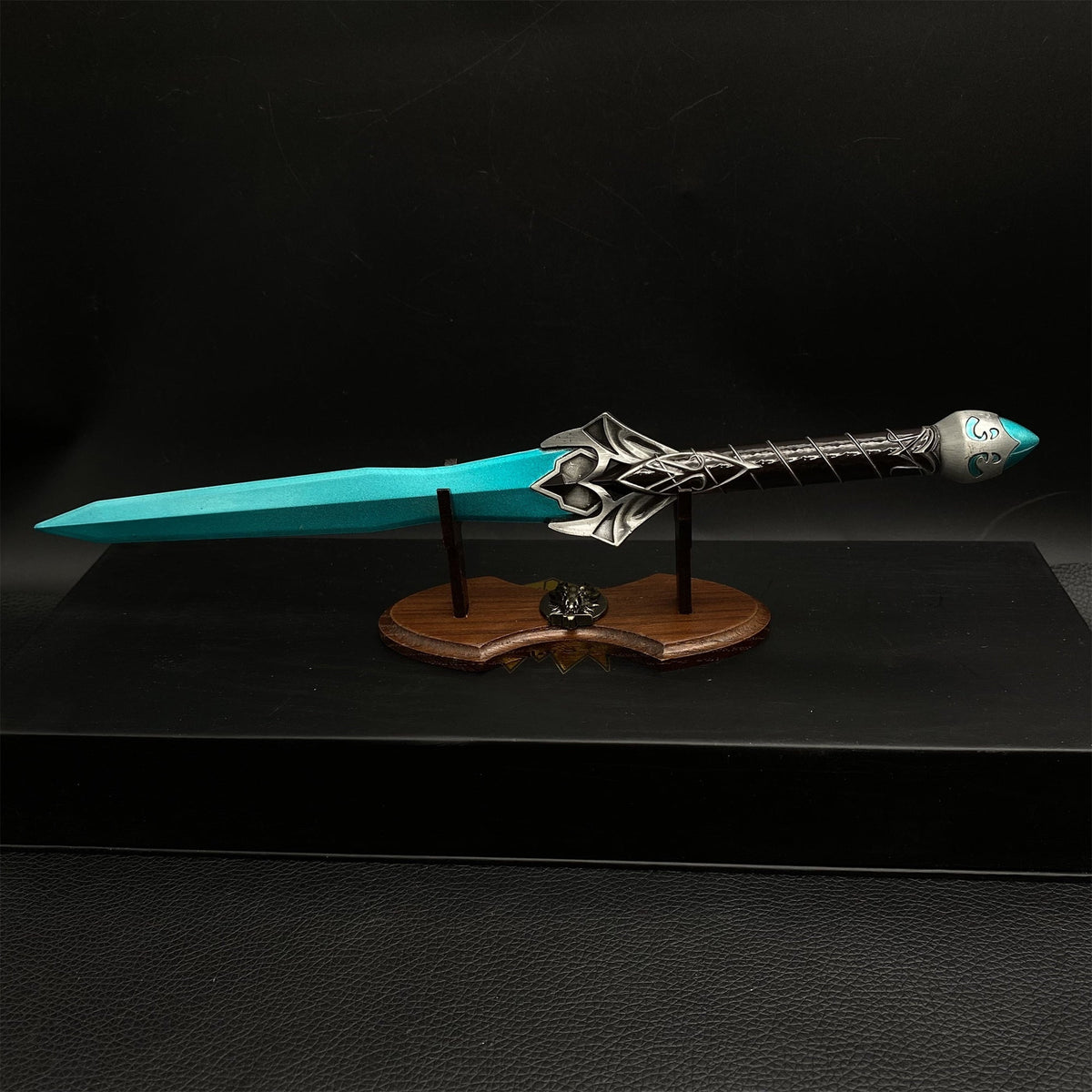 Chillrend Sword 1/2 Scale Metal Meplica Decoration Sword & Stand A - Tophatter Daily Deals