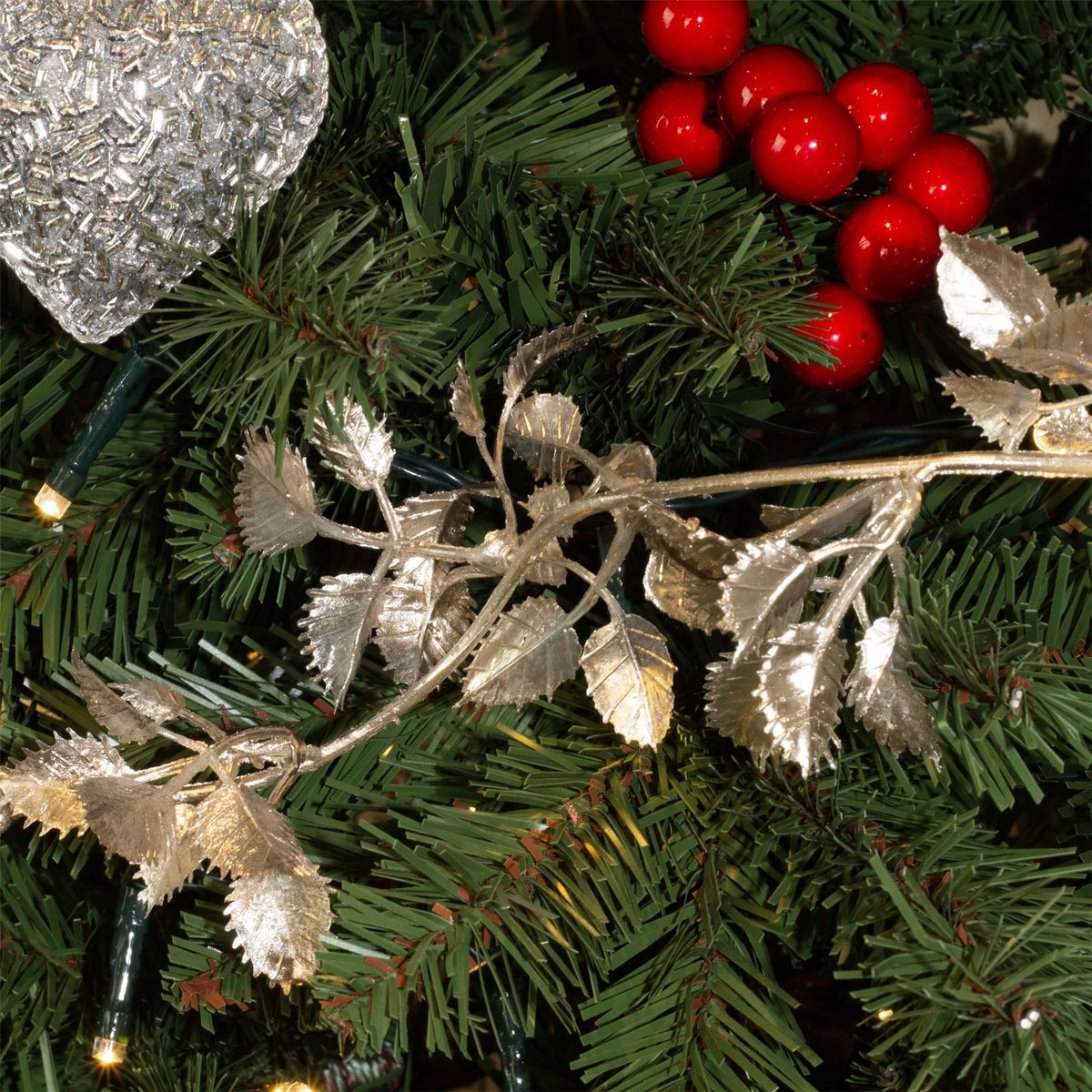 Champagne Gold Leaf Christmas Garland | Artificial Foliage Garland Leaves -170cm Garland - Tophatter Daily Deals