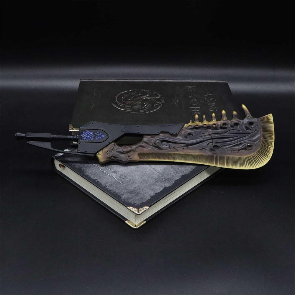 1/6 Scale MH Giant JawBlade Great Sword Metal Miniature - Tophatter Daily Deals