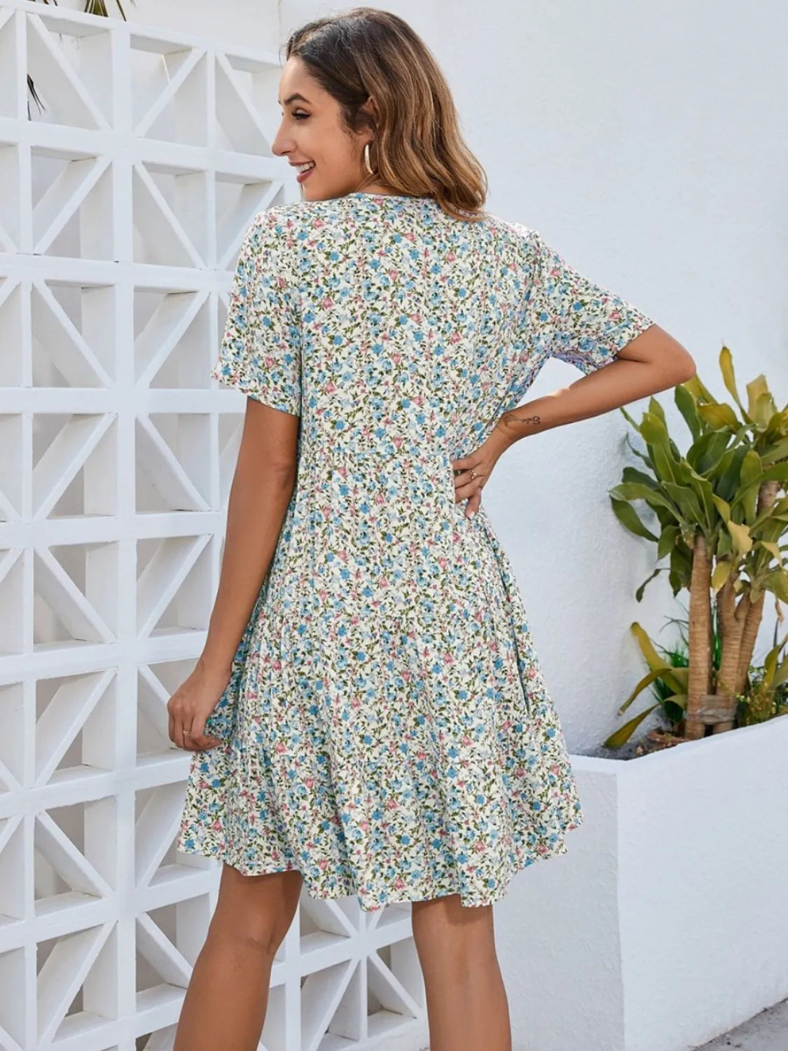 Ditsy Floral V-Neck Mini Dress Casual Dresses - Tophatter Daily Deals