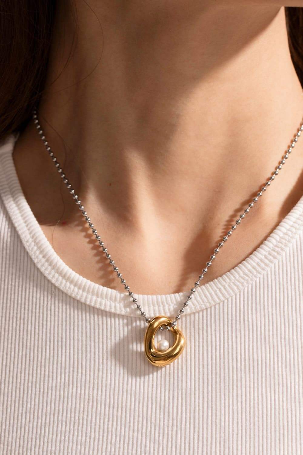 18K Gold-Plated Synthetic Pearl Peandant Necklace Necklaces - Tophatter Daily Deals