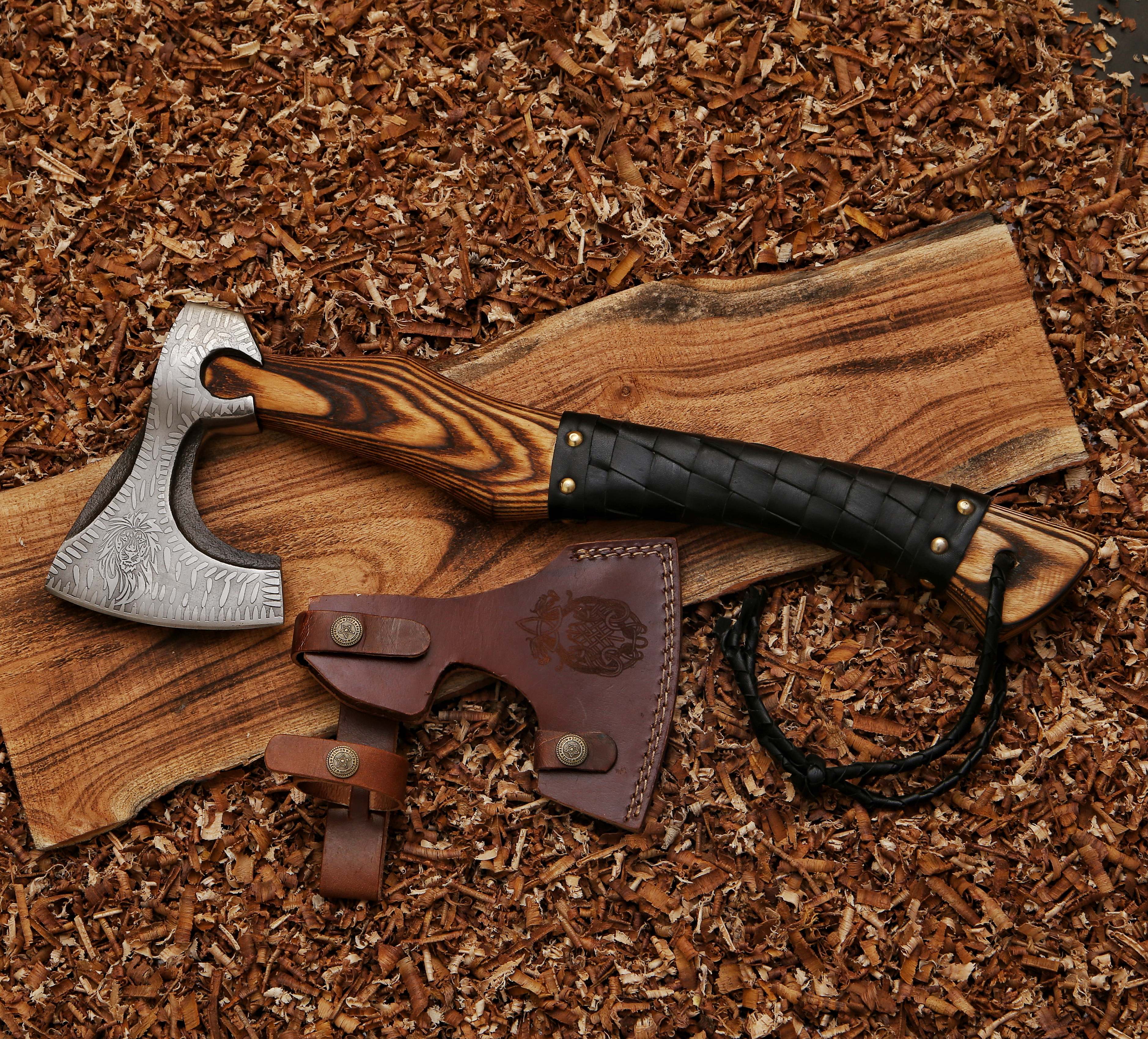 Handmade Norse Lion Functional Viking Axe Hatchet - Tophatter's Guns'N'Weapons Store Collectible Weapons - Tophatter Daily Deals