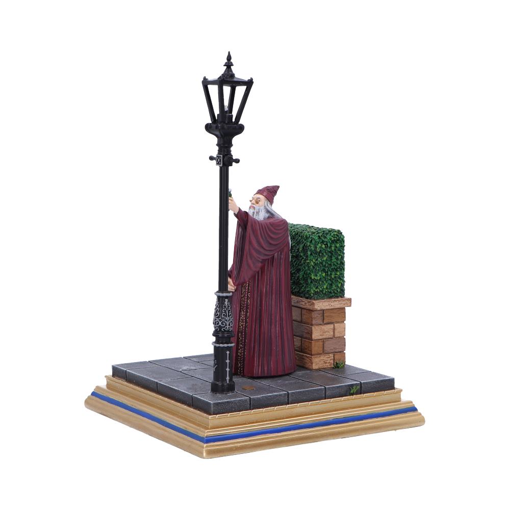 Harry Potter - Privet Drive Light Up Figurine Collectible Figure - Tophatter Daily Deals
