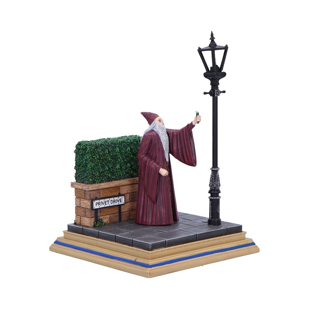 Harry Potter - Privet Drive Light Up Figurine Collectible Figure - Tophatter Daily Deals