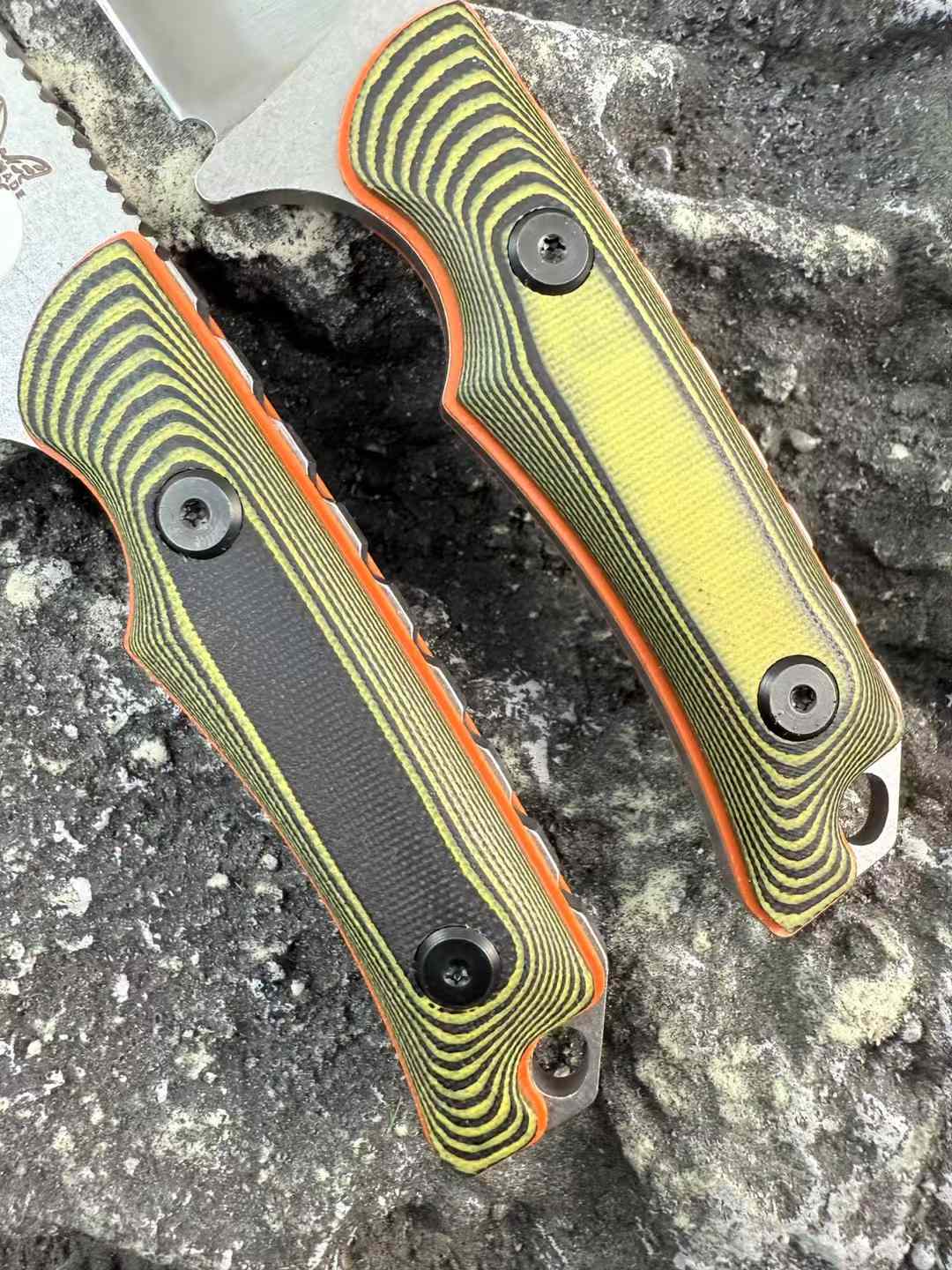 Benchmade 15700 Small Fixed Blade - Tophatter Daily Deals