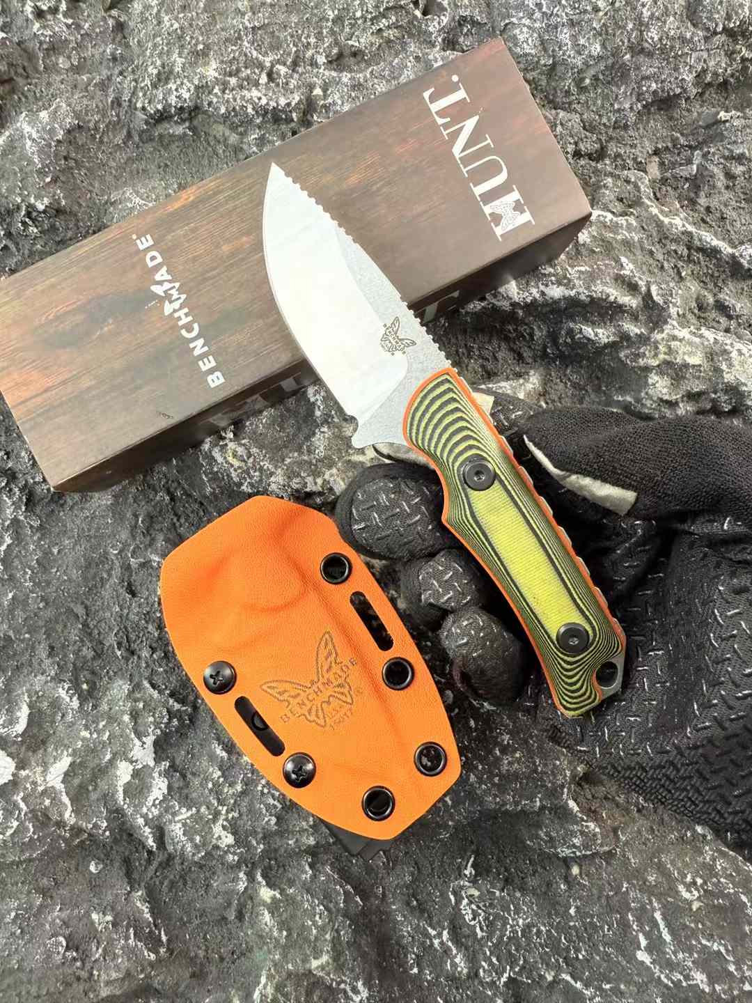Benchmade 15700 Small Fixed Blade - Tophatter Daily Deals