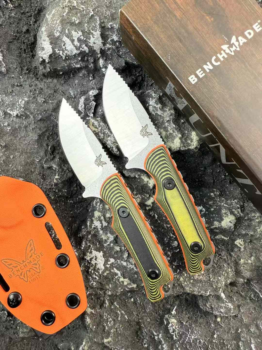 Benchmade 15700 Small Fixed Blade - Tophatter Daily Deals
