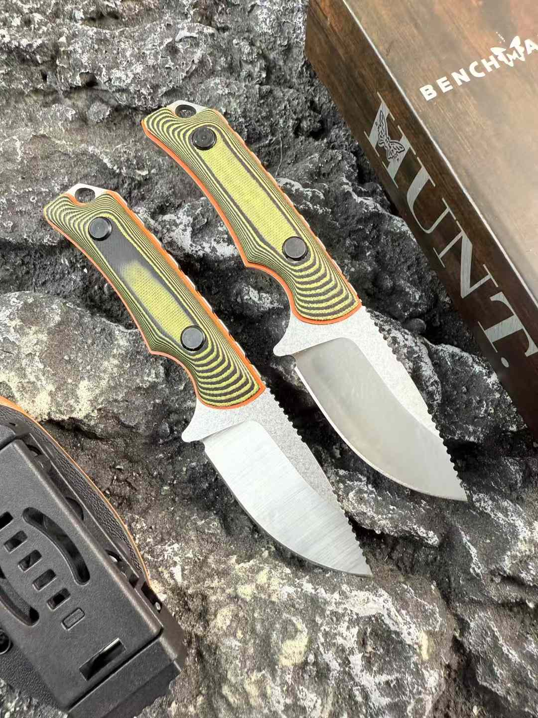 Benchmade 15700 Small Fixed Blade - Tophatter Daily Deals