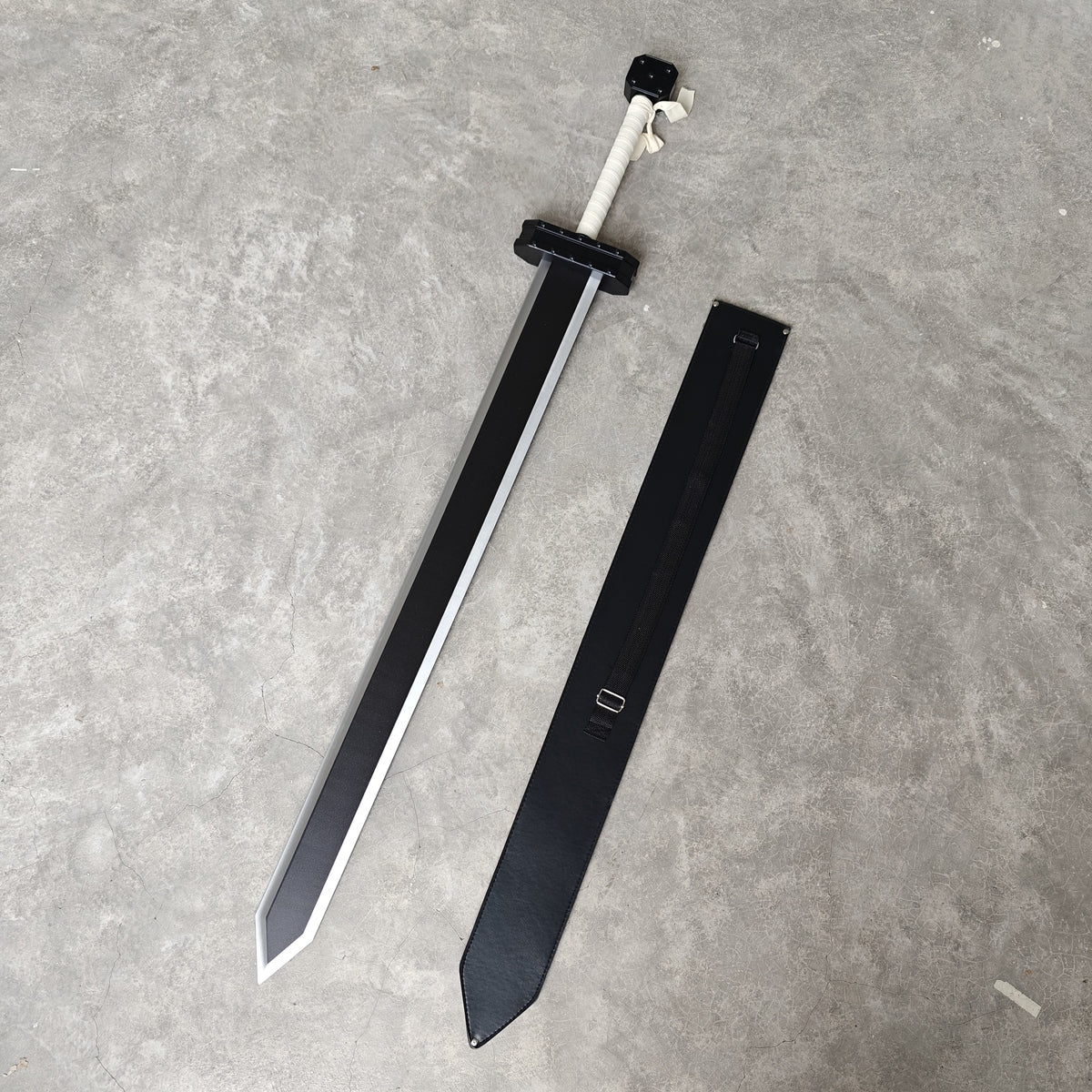 BERSERK - Hawk Raider Sword (137cm) Hatchet - Tophatter Daily Deals